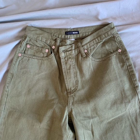 Brand new cross over jeans - Picture 2 of 4